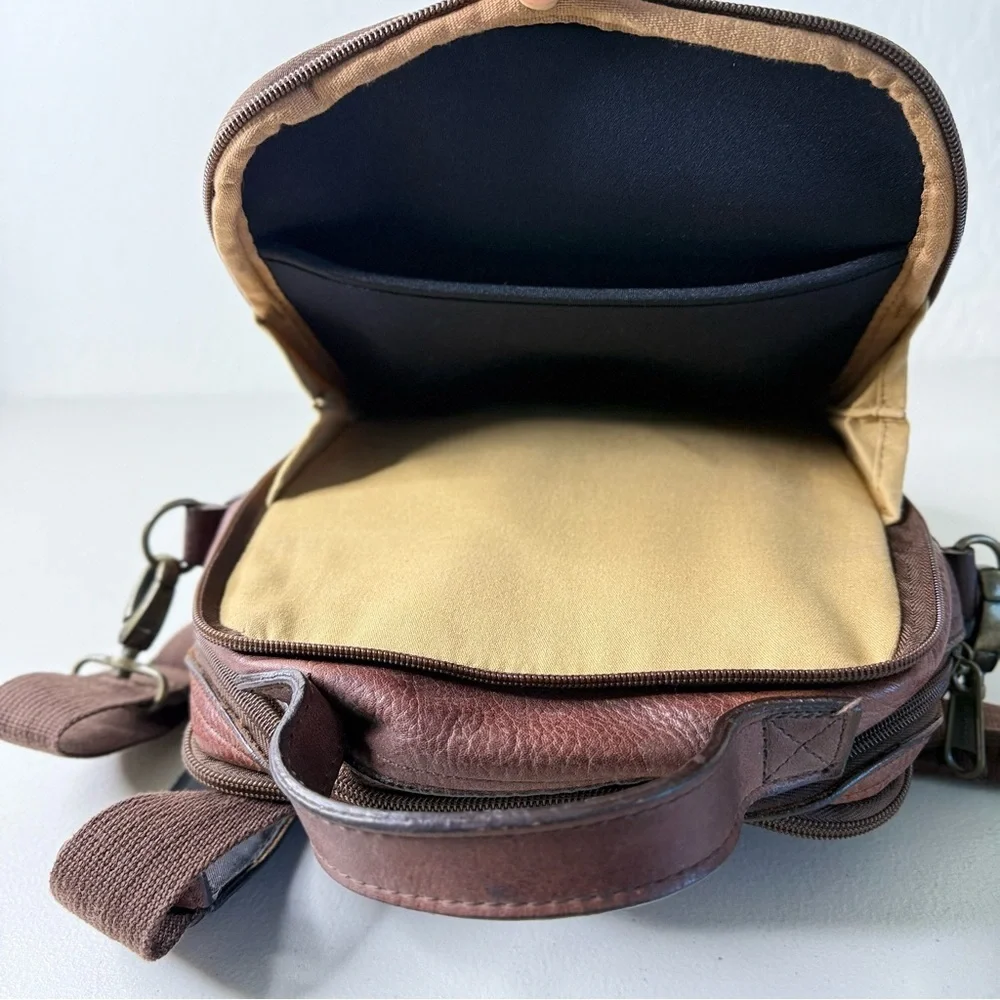Duluth Trading Co. Lifetime Brown Leather Crossbody or Shoulder Travel Bag
